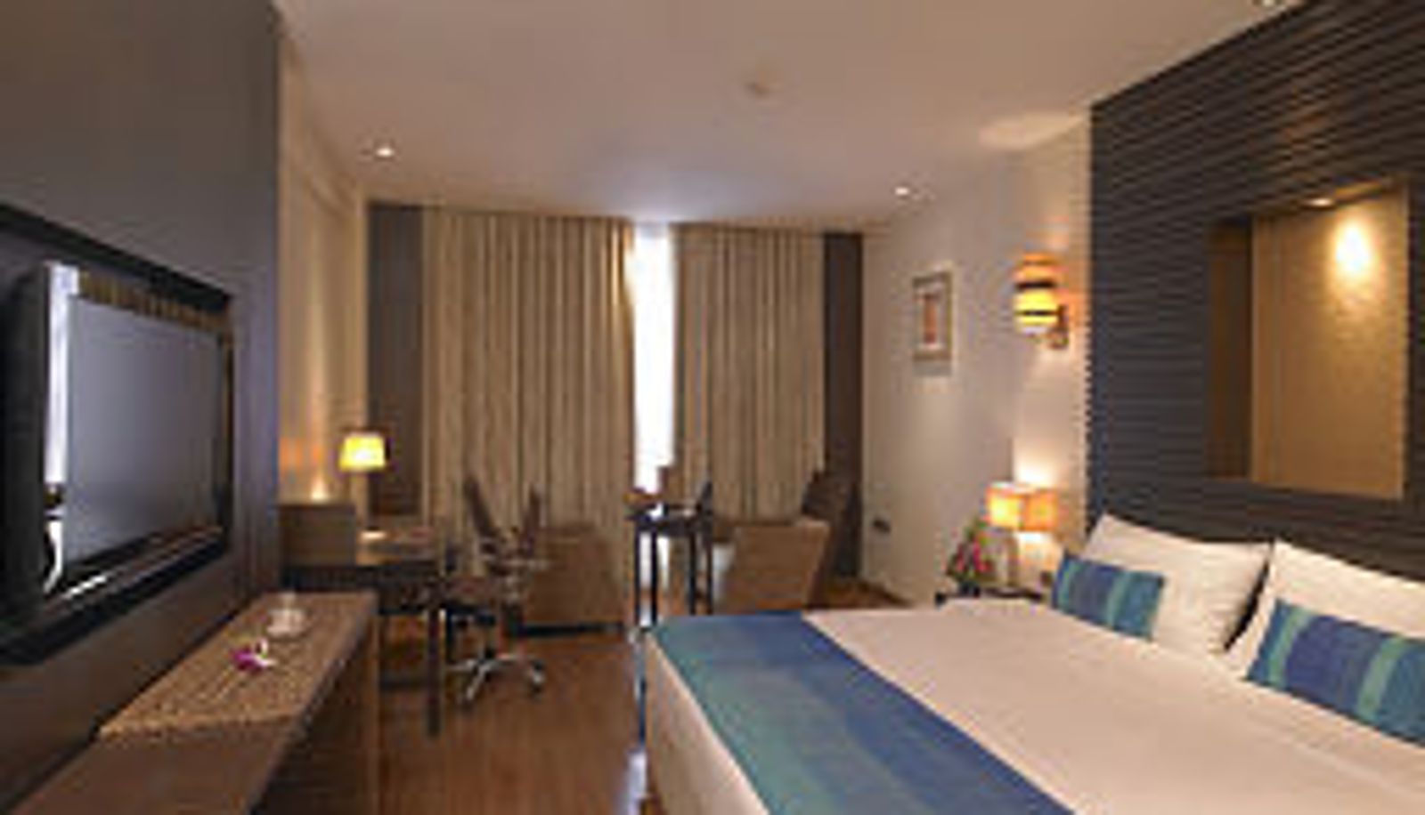Zimmer - Royal Orchid Central Kireeti