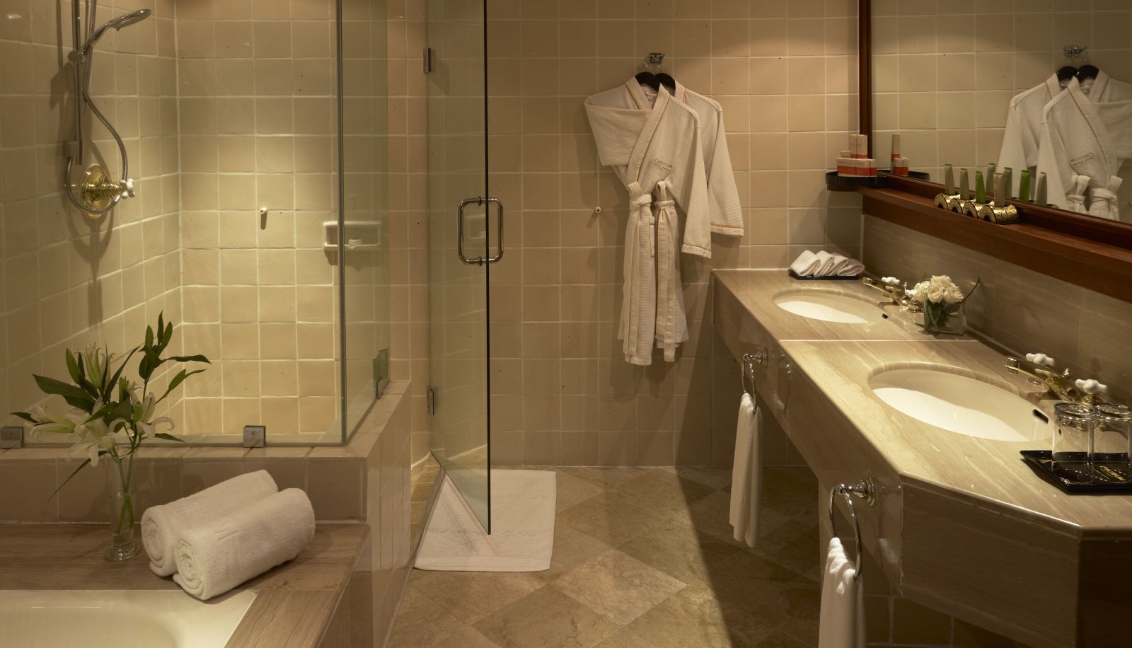 Badezimmer - Chatrium Hotel Royal Lake Yangon