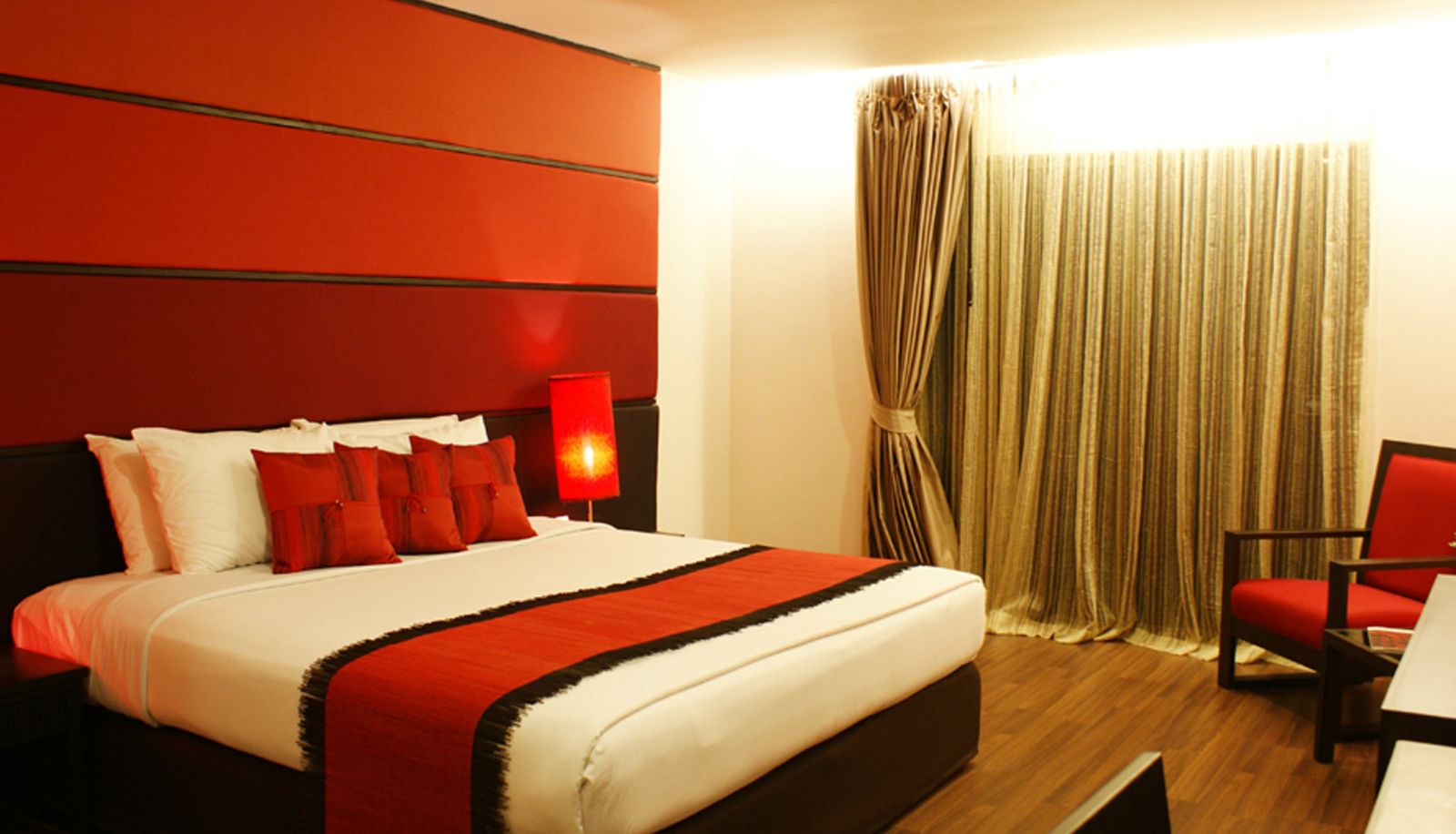 Zimmer mit Balkon - Sunbeam Hotel Pattaya