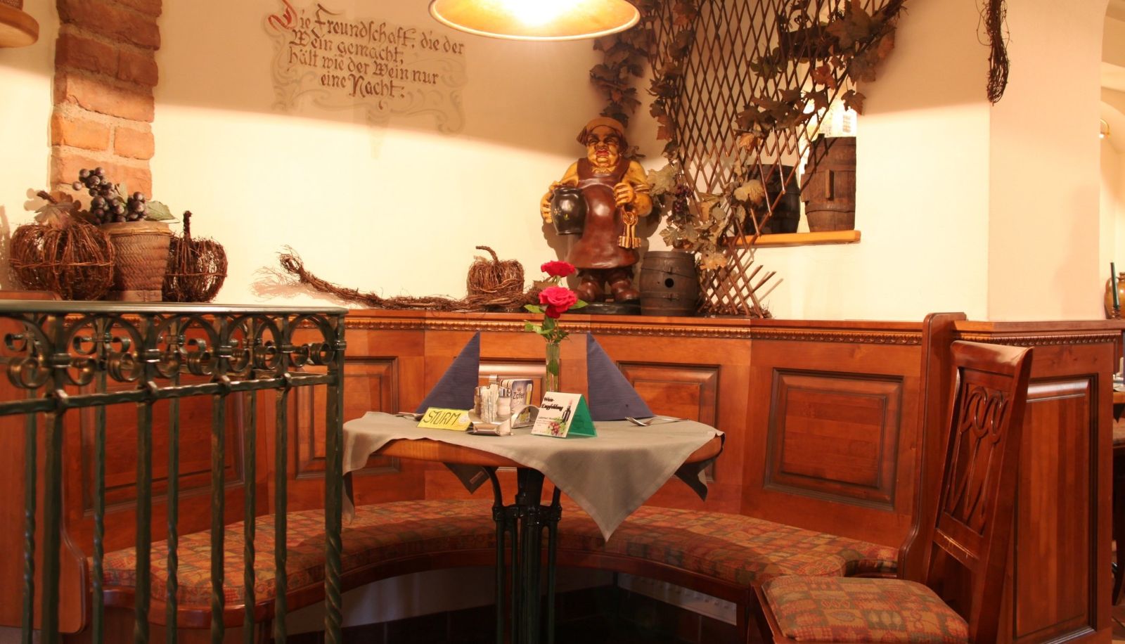 Salle de petit-déjeuner dans le restaurant - Weinberg