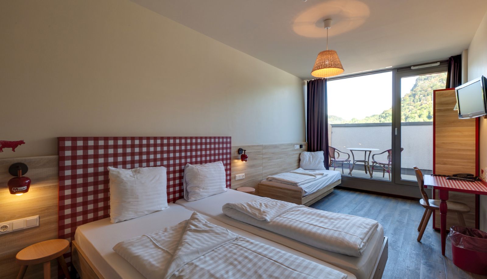 Zimmer mit Balkon - MEININGER Hotel Salzburg City Center