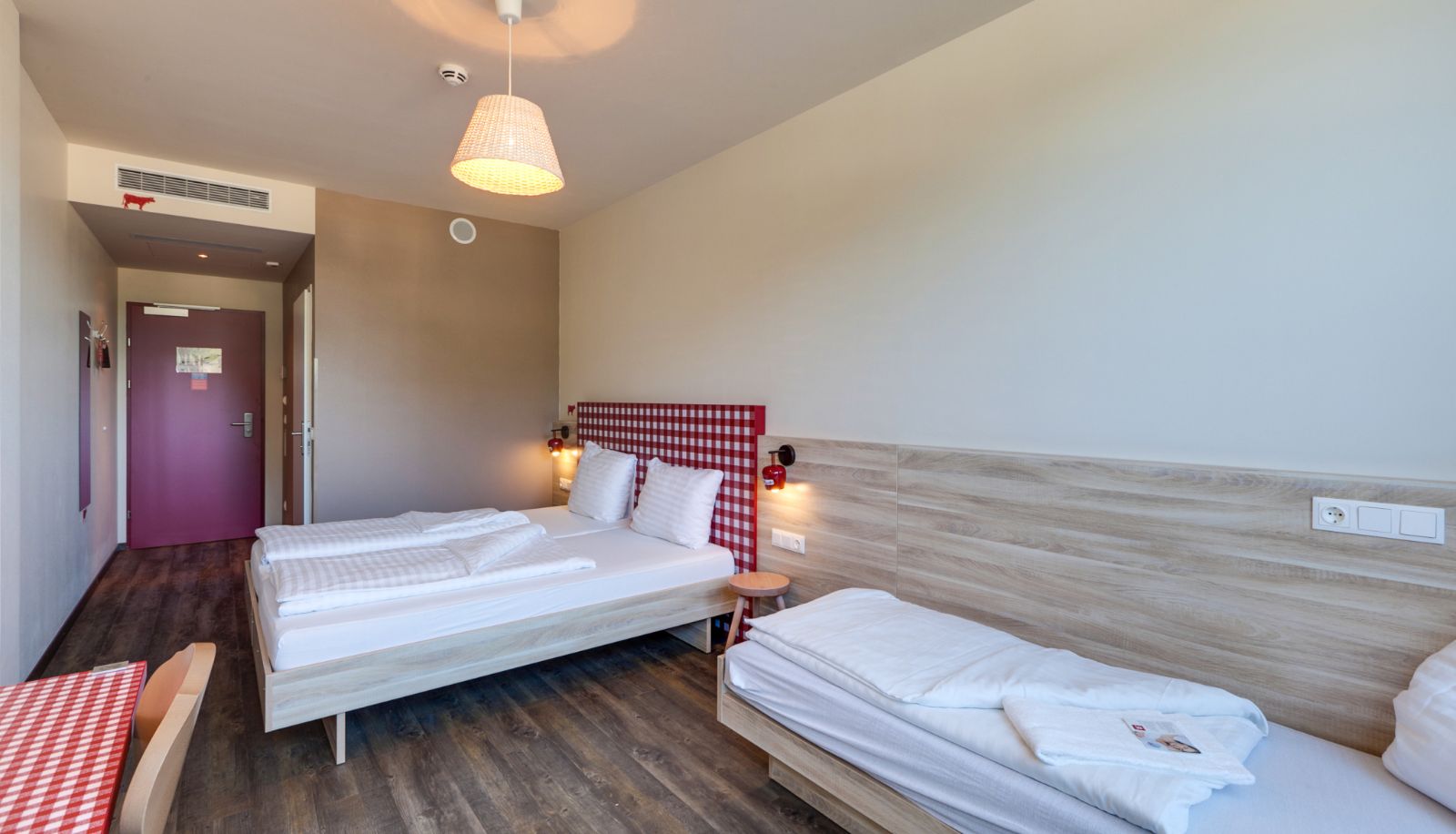 Zimmer mit Balkon - MEININGER Hotel Salzburg City Center