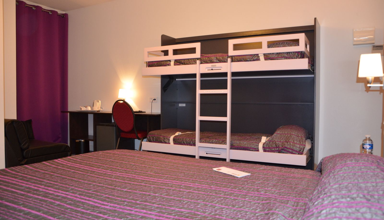Quadruple room - Aux Berges de l'Aveyron Logis