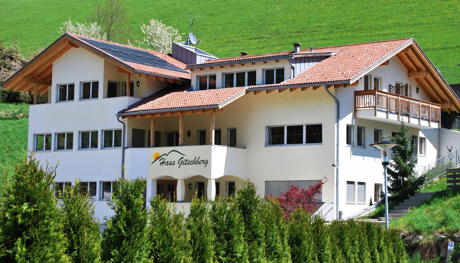 Area esterna dell'hotel - Haus Gitschberg Hotel Appartement