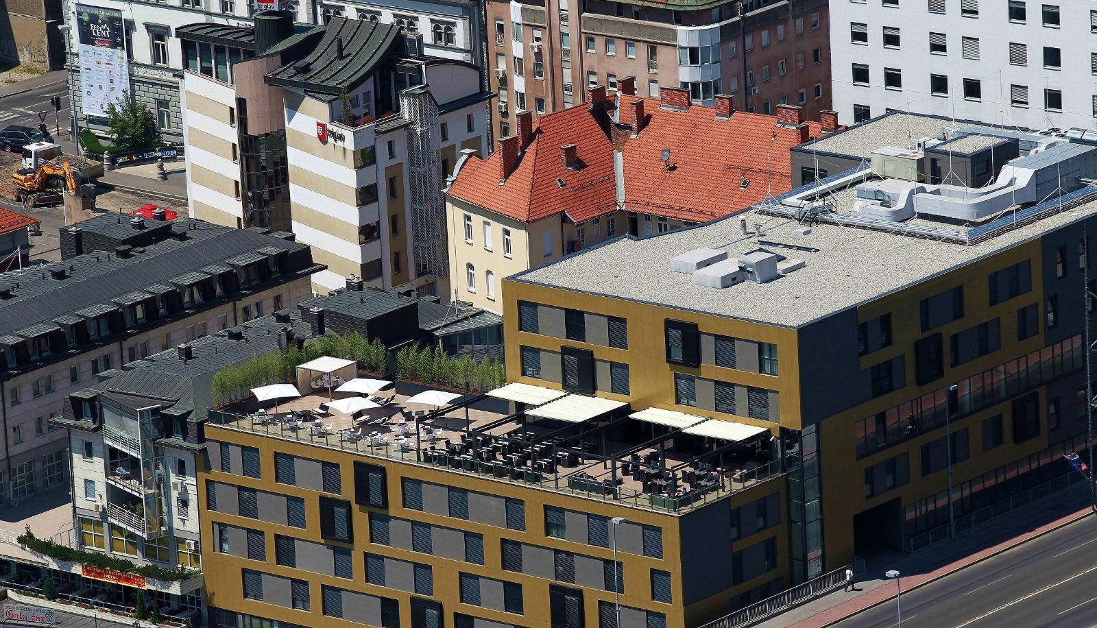 Buitenruimte van het hotel - Hotel City Maribor