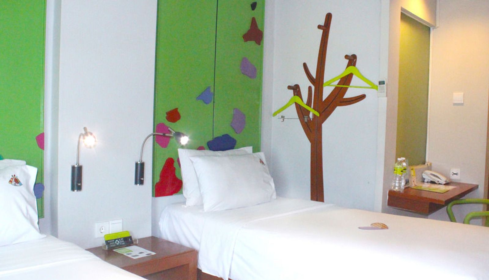 Standard room - MaxOneHotels at Sabang - Jakarta
