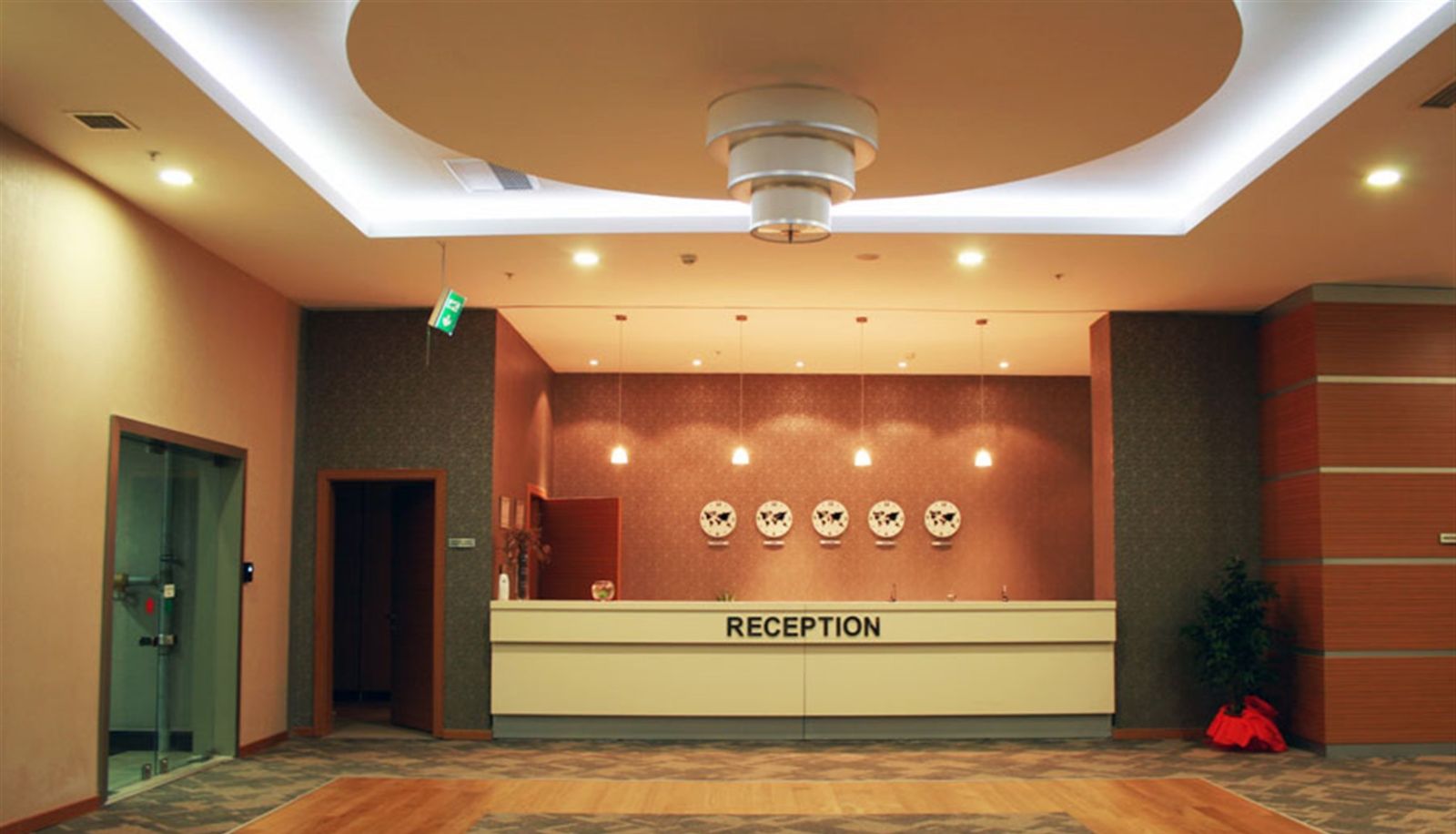 Recepción - Boss Otel