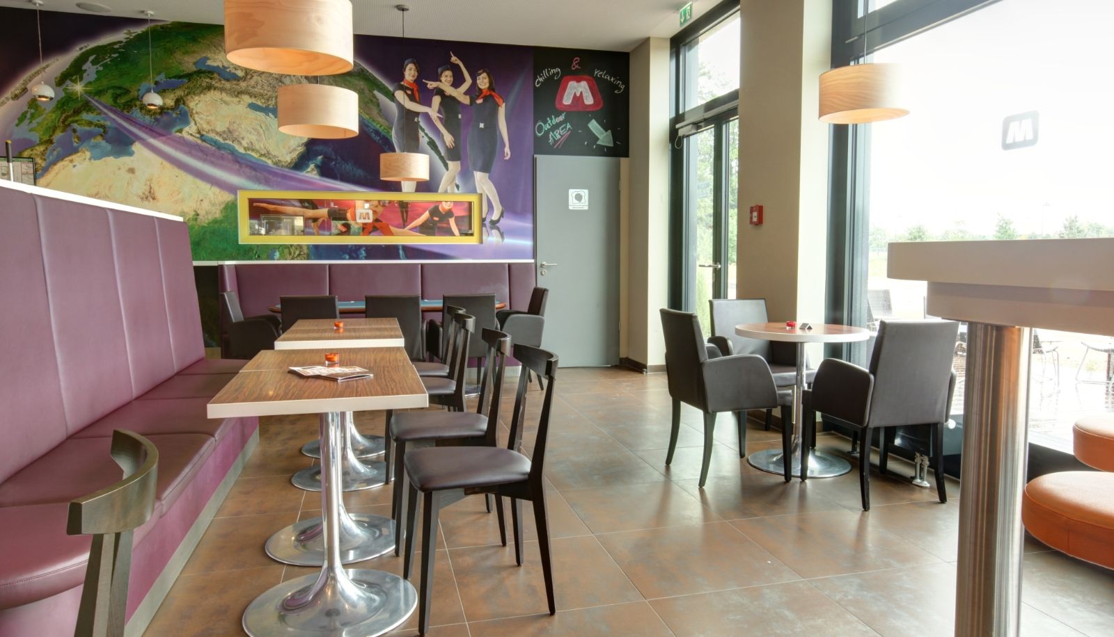 Bar - MEININGER Hotel Frankfurt Airport