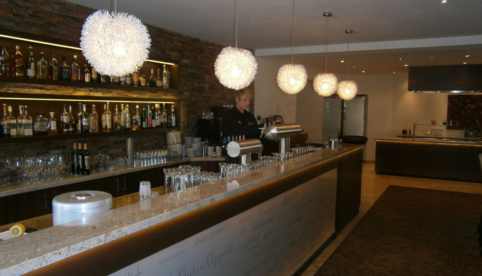 Sala śniadaniowa w restauracji - l'Arrivée HOTEL & SPA