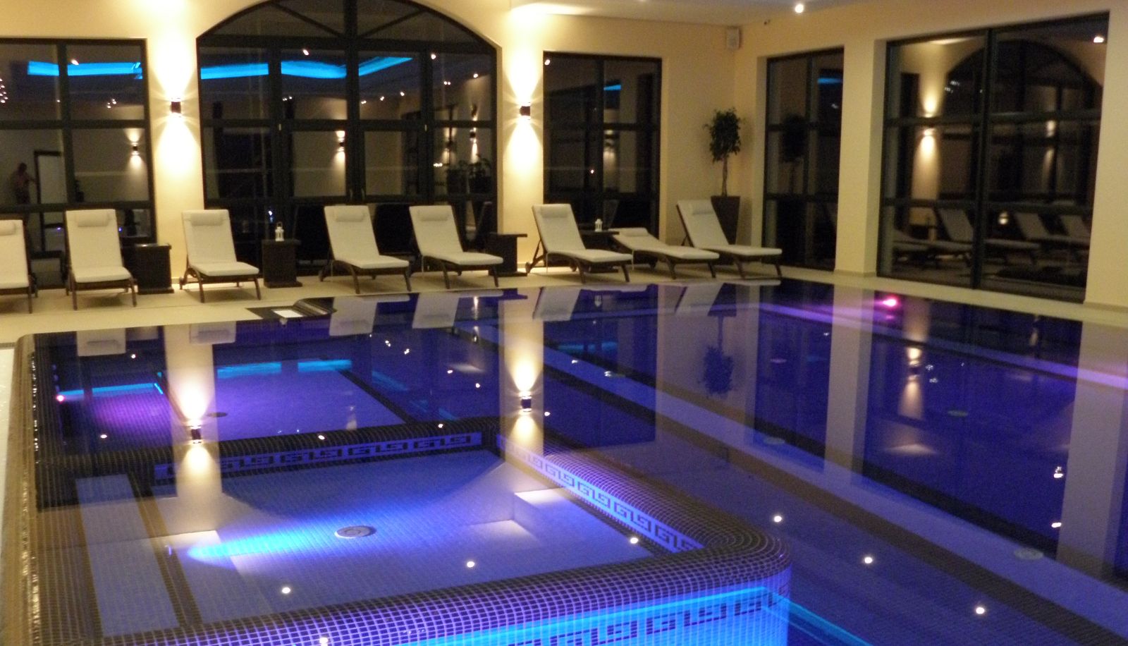 Piscina - Zespół Pałacowo Parkowy w Runowie Kraj.
