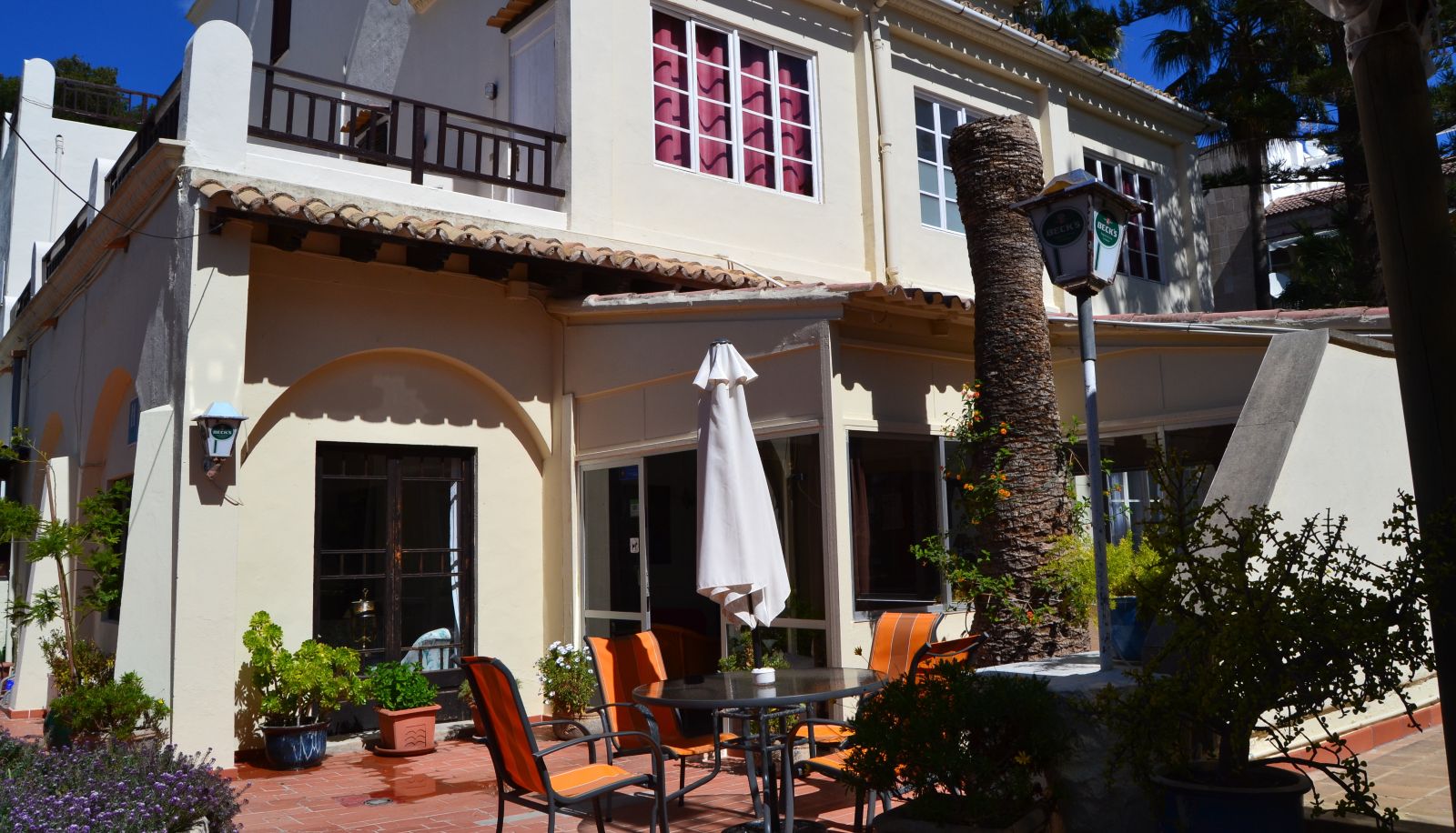 Area esterna dell'hotel - La Mimosa B&B Hostal