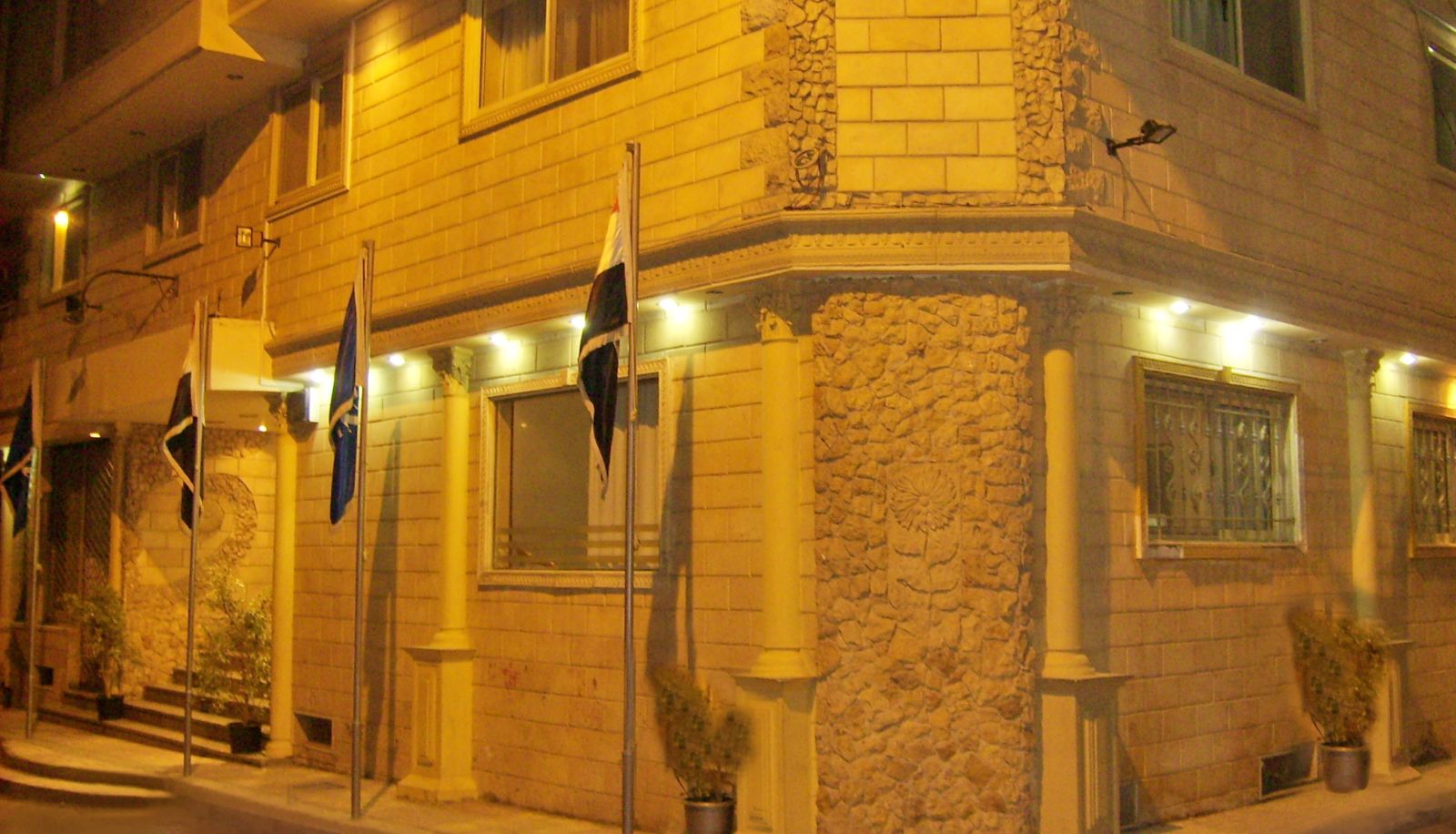Buitenruimte van het hotel - Mediterranean Suites