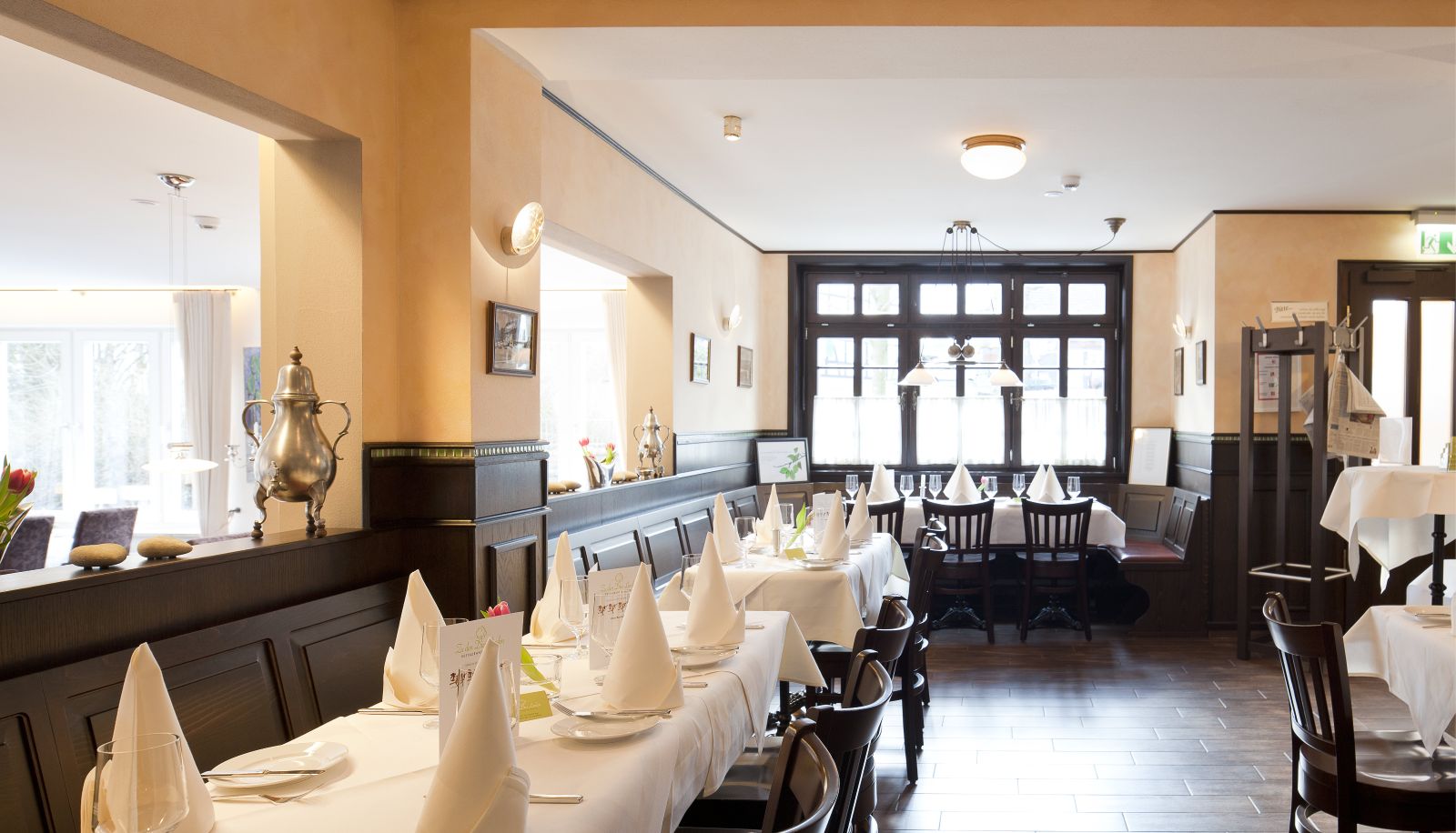 Sala de desayunos dentro del restaurante - Zu den drei Linden