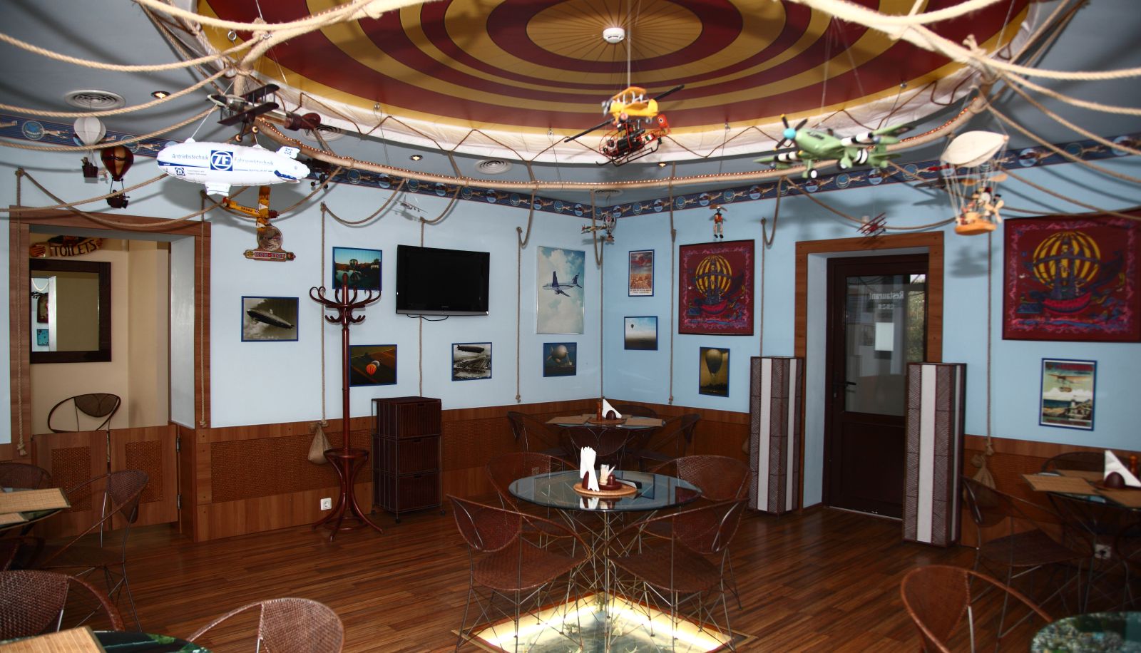 Bar - Sky-High Airport Hotel