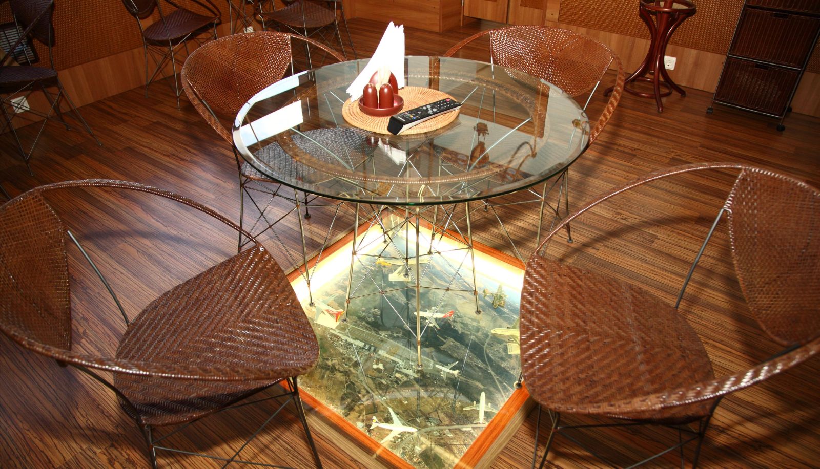 Bar - Sky-High Airport Hotel