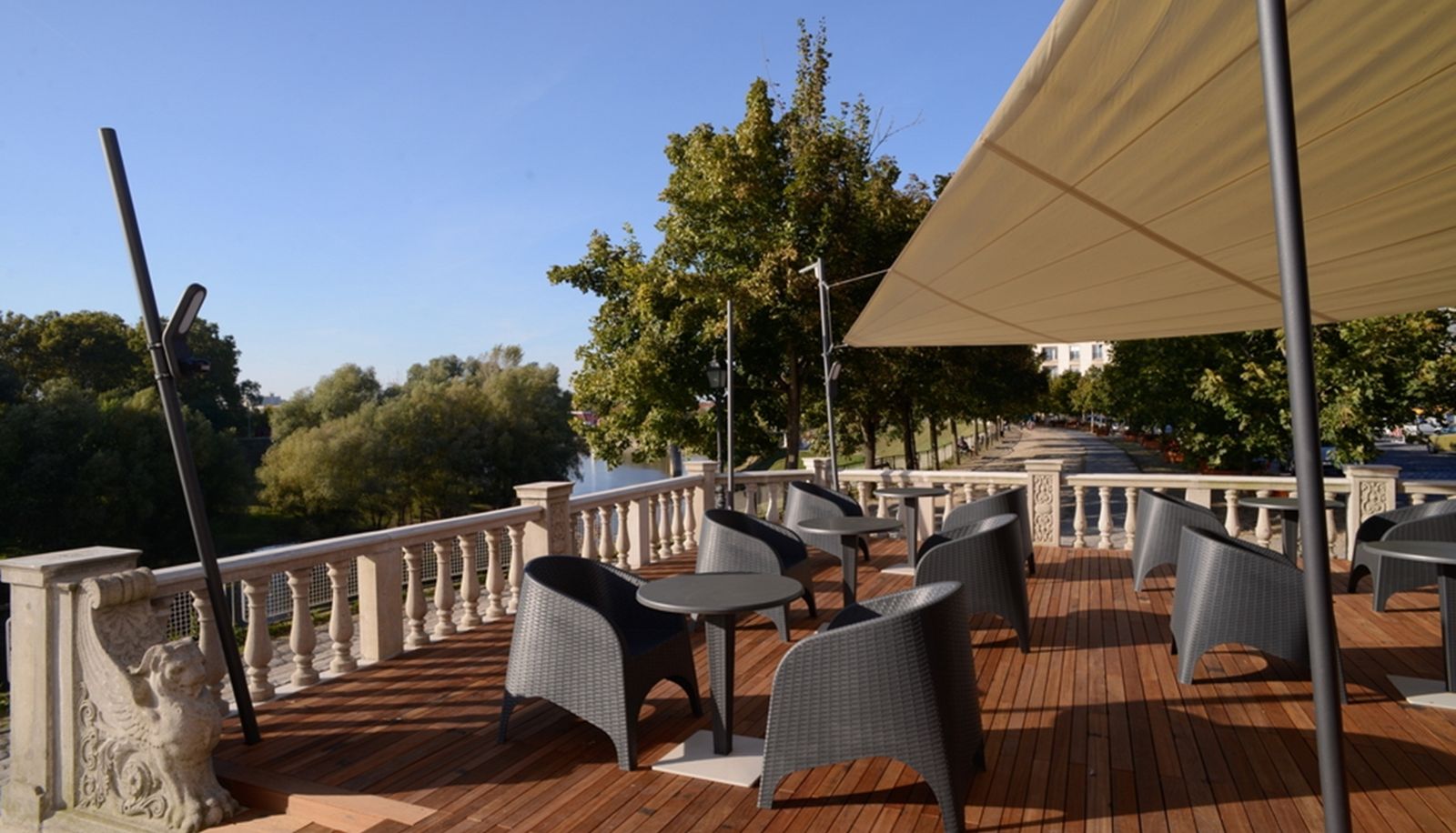 Terasse - Duna Wellness Hotel***
