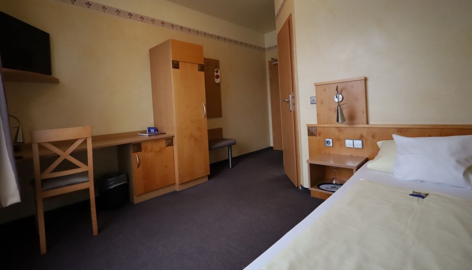 Standardzimmer (Einzel) - WALLHALL - Hotel & Restaurant -