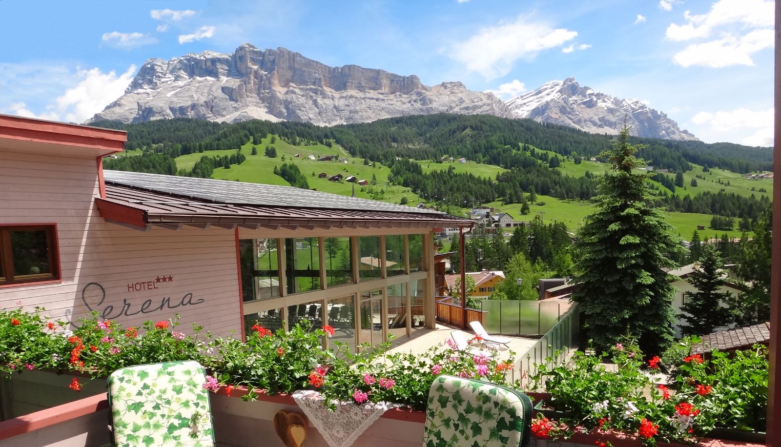 Vista - Serena Hotel