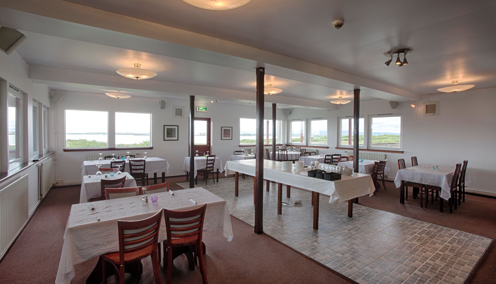 Frühstücksraum innerhalb des Restaurants - Hafnarfjall