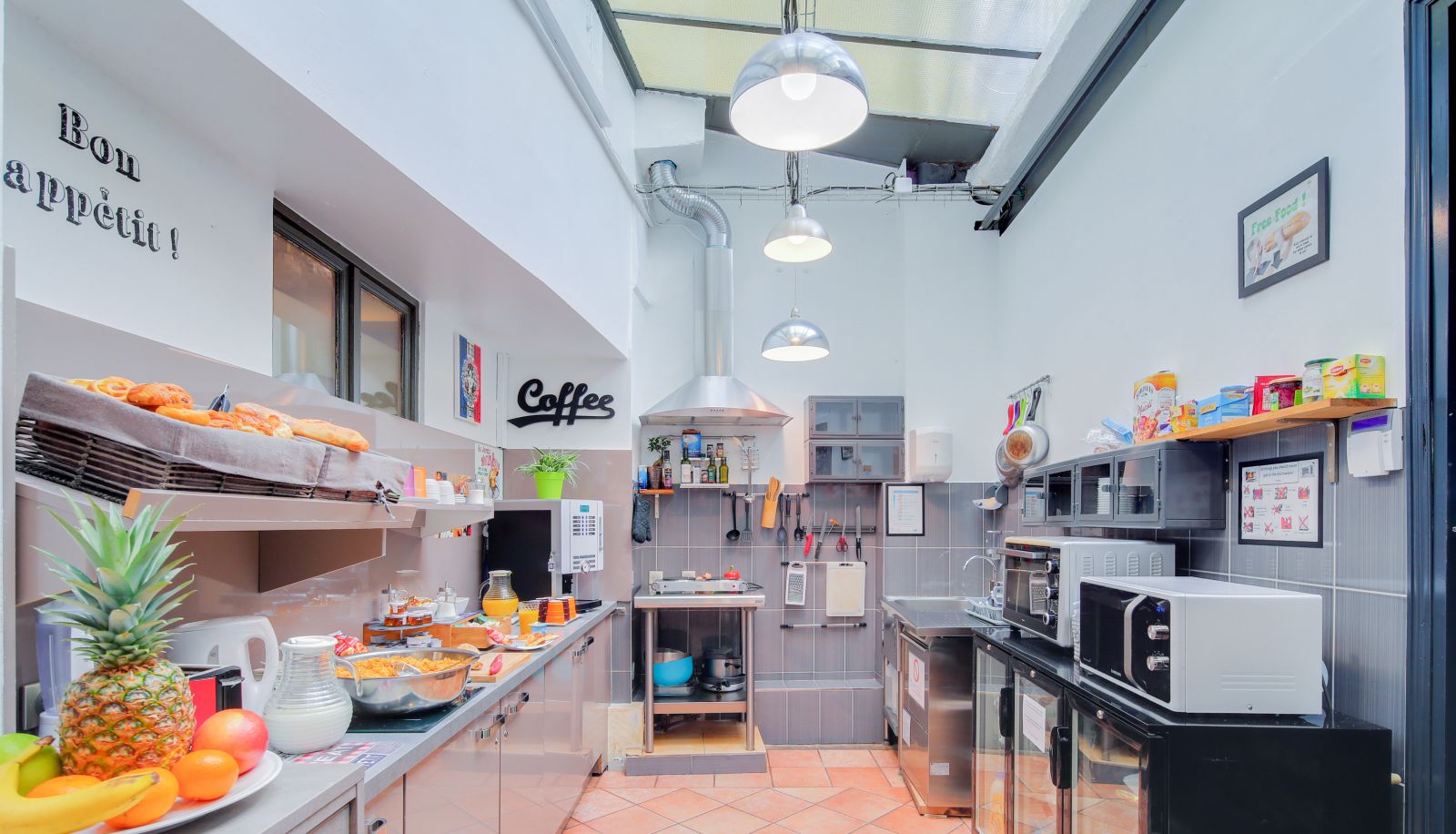 Sala śniadaniowa w restauracji - Le Village Montmartre by Hiphophostels