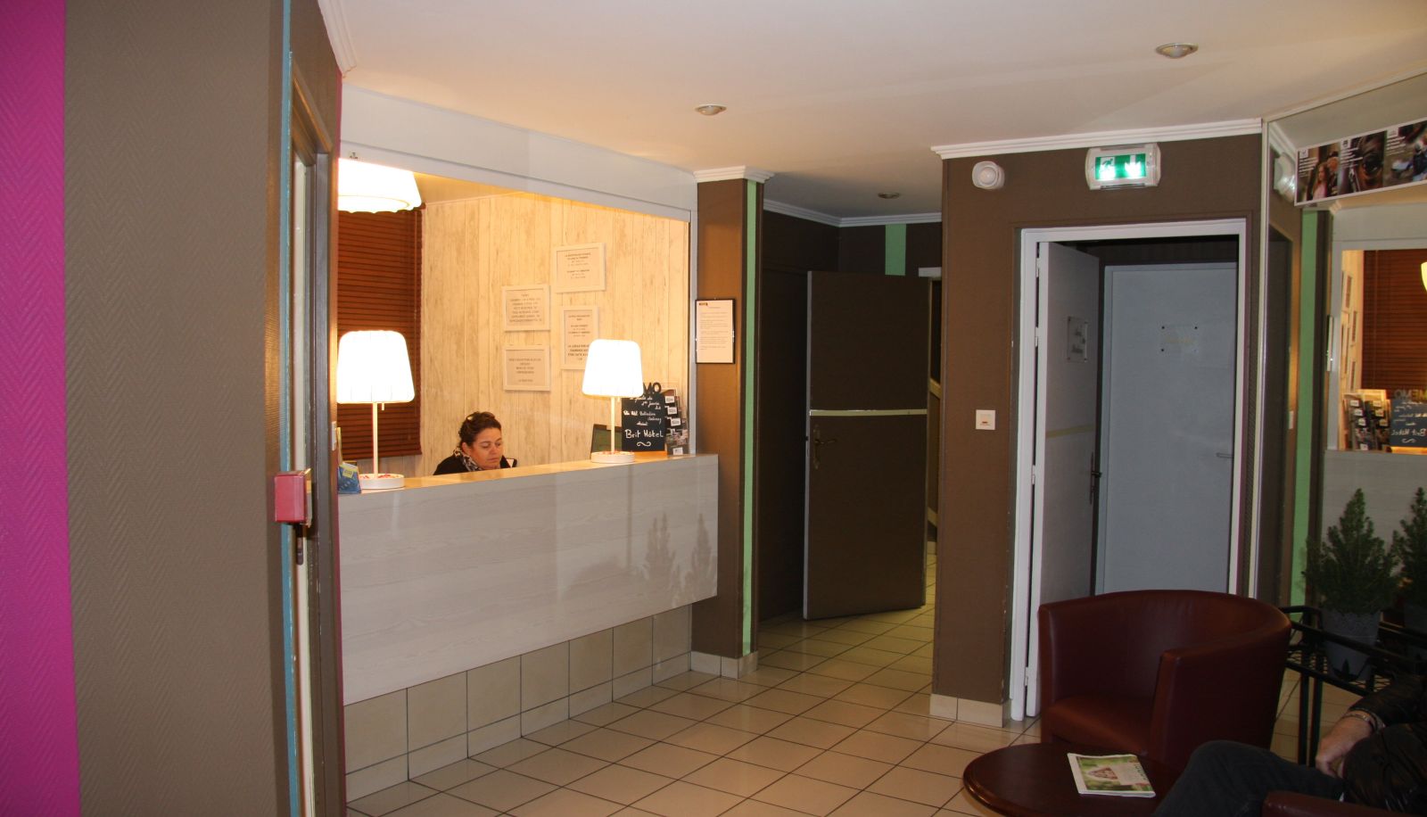 Salón - Brit Hotel Cherbourg