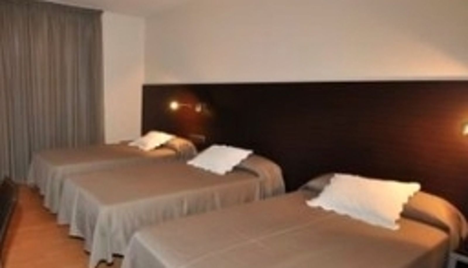 Habitación triple - Palau de Girona