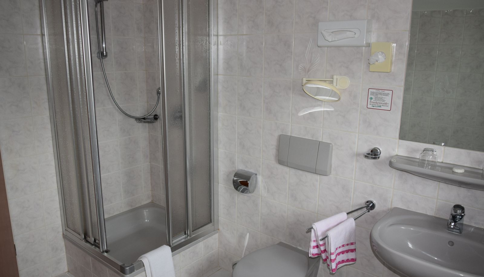 Bathroom - Grüner Baum