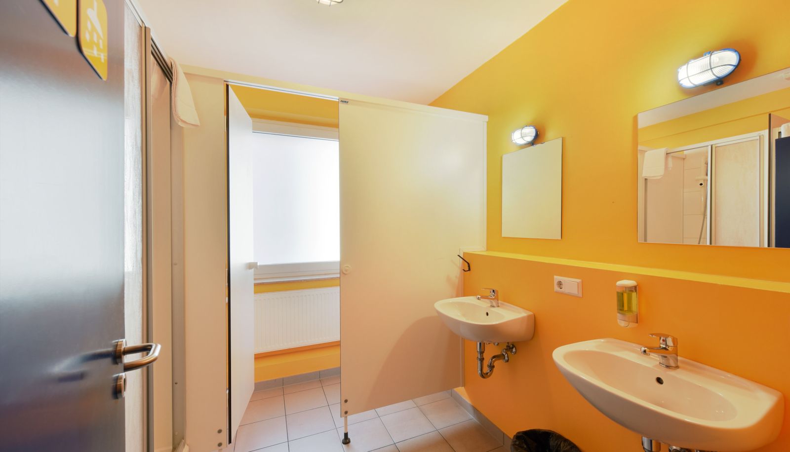 Badezimmer - Bed'nBudget City-Hostel