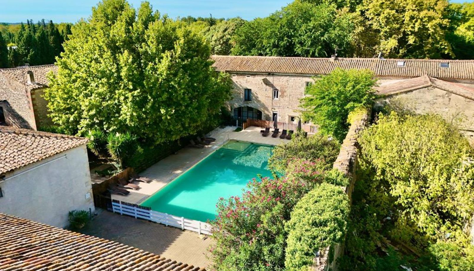 Hotel outdoor area - Hotel Le Galambre