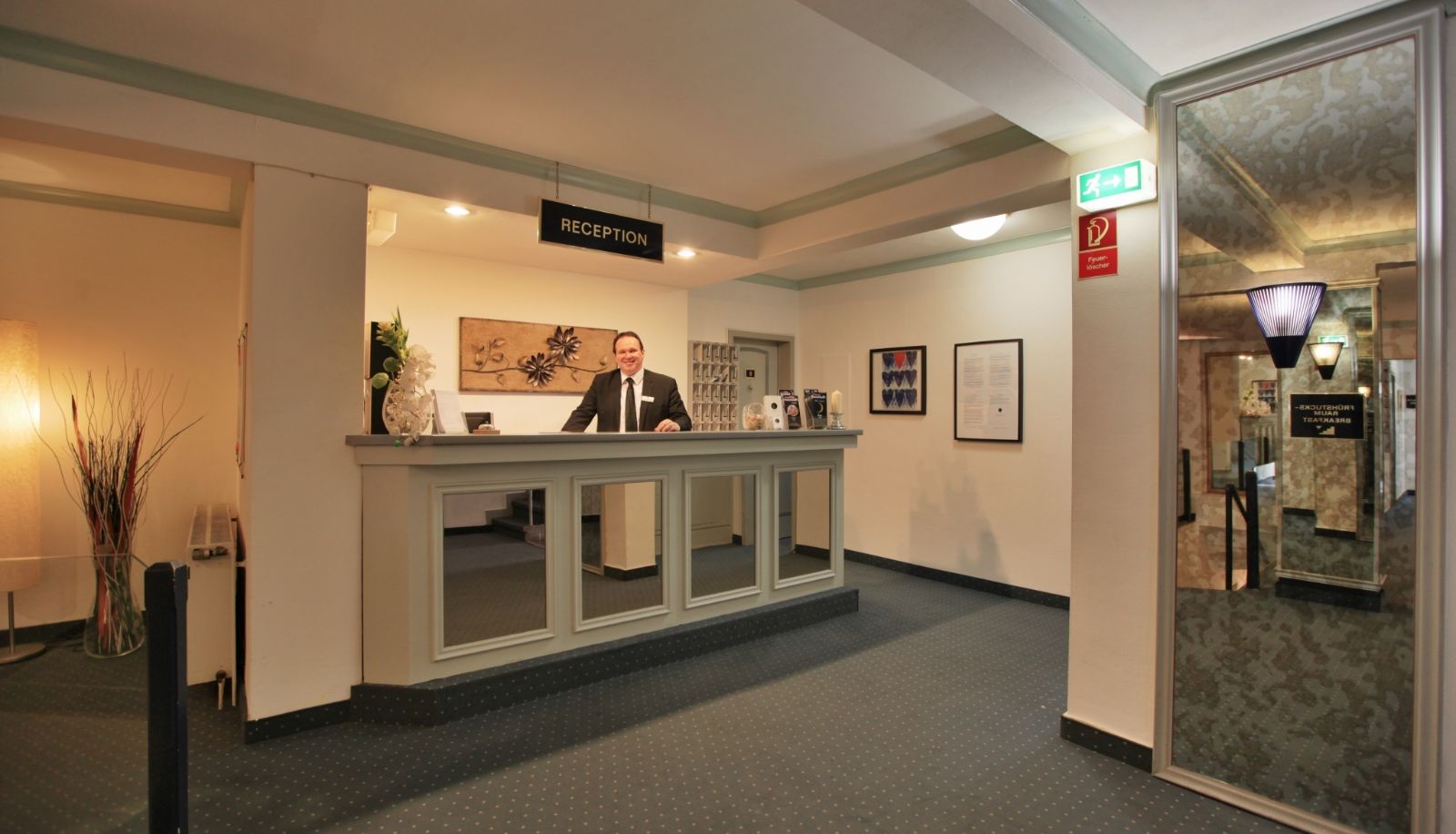 Lobby - INA Hotel Royal.