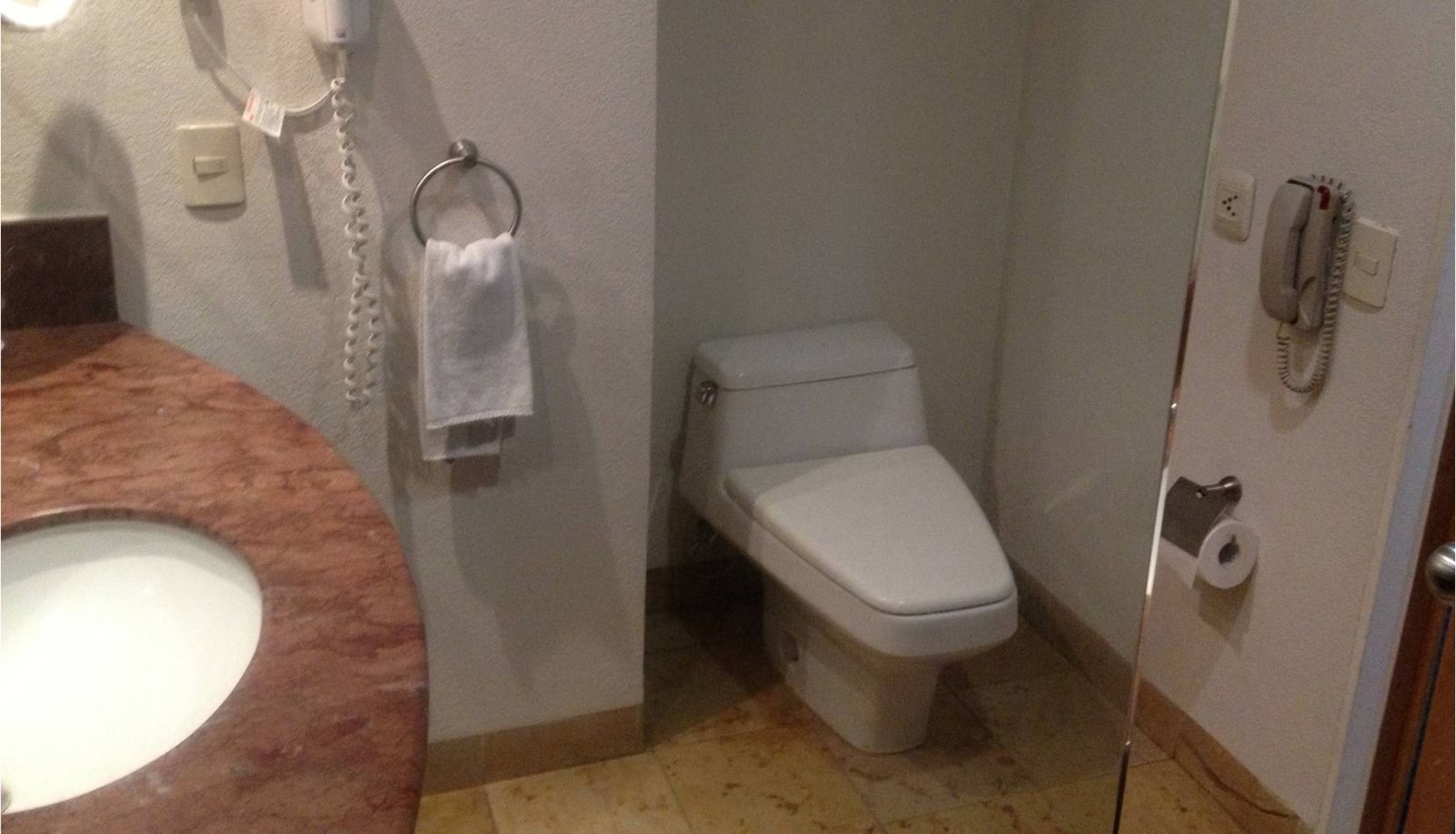 Badezimmer - Real Inn Perinorte