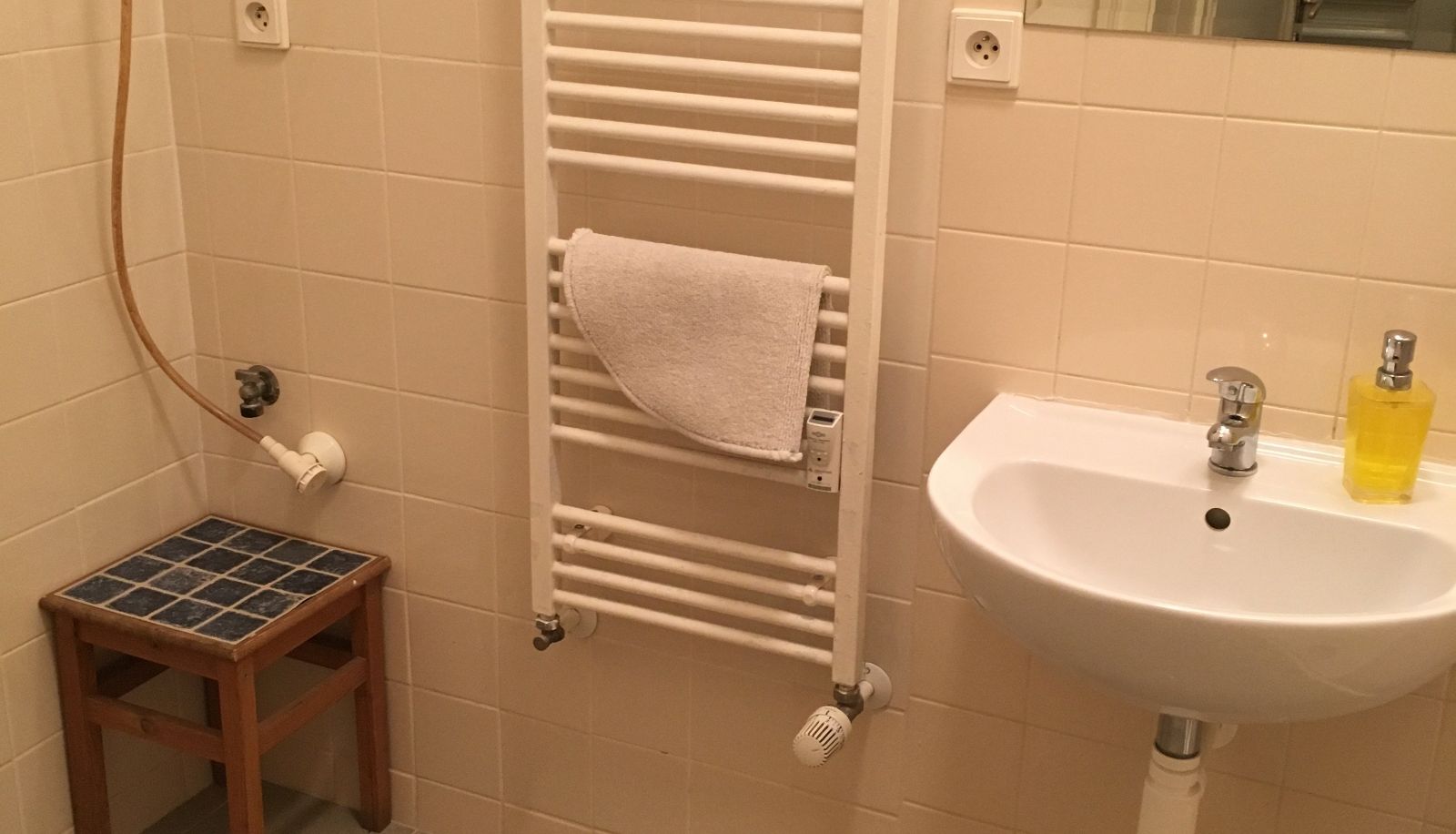 Badezimmer - Hostel Rosemary