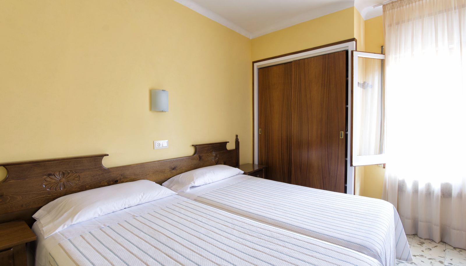 Standard room (double) - Fabrellas Hostal