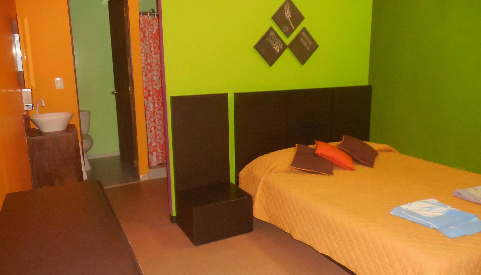 Superior room (double) - Amigo Suites  Downtown Hostel