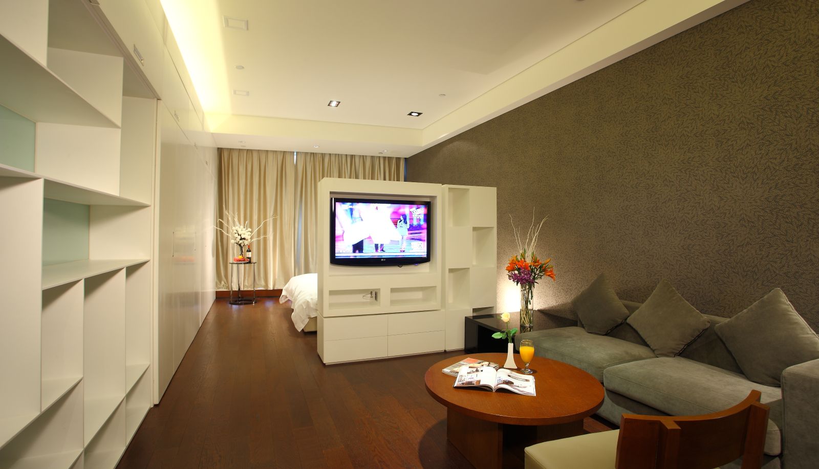 Junior Suite - Qingdao Wusi Square Grand Madison Seaview Hotel old:Farglory