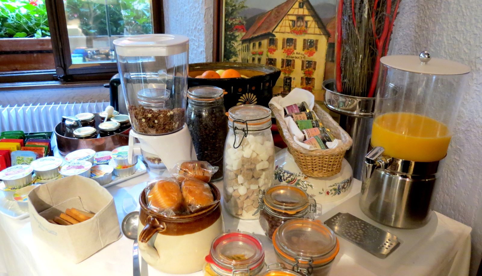 Salle de petit-déjeuner - La Bonne Franquette Hôtel Restaurant