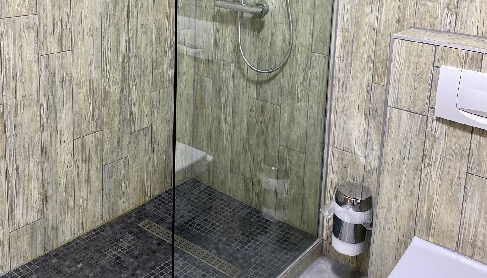 Bathroom - Deluxe Hotel & Cafe