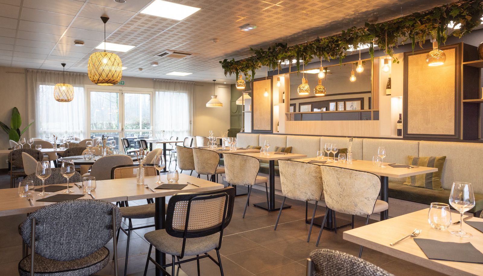 Restaurant - Brit Hotel Saint-Méen Le Grand L’Adresse