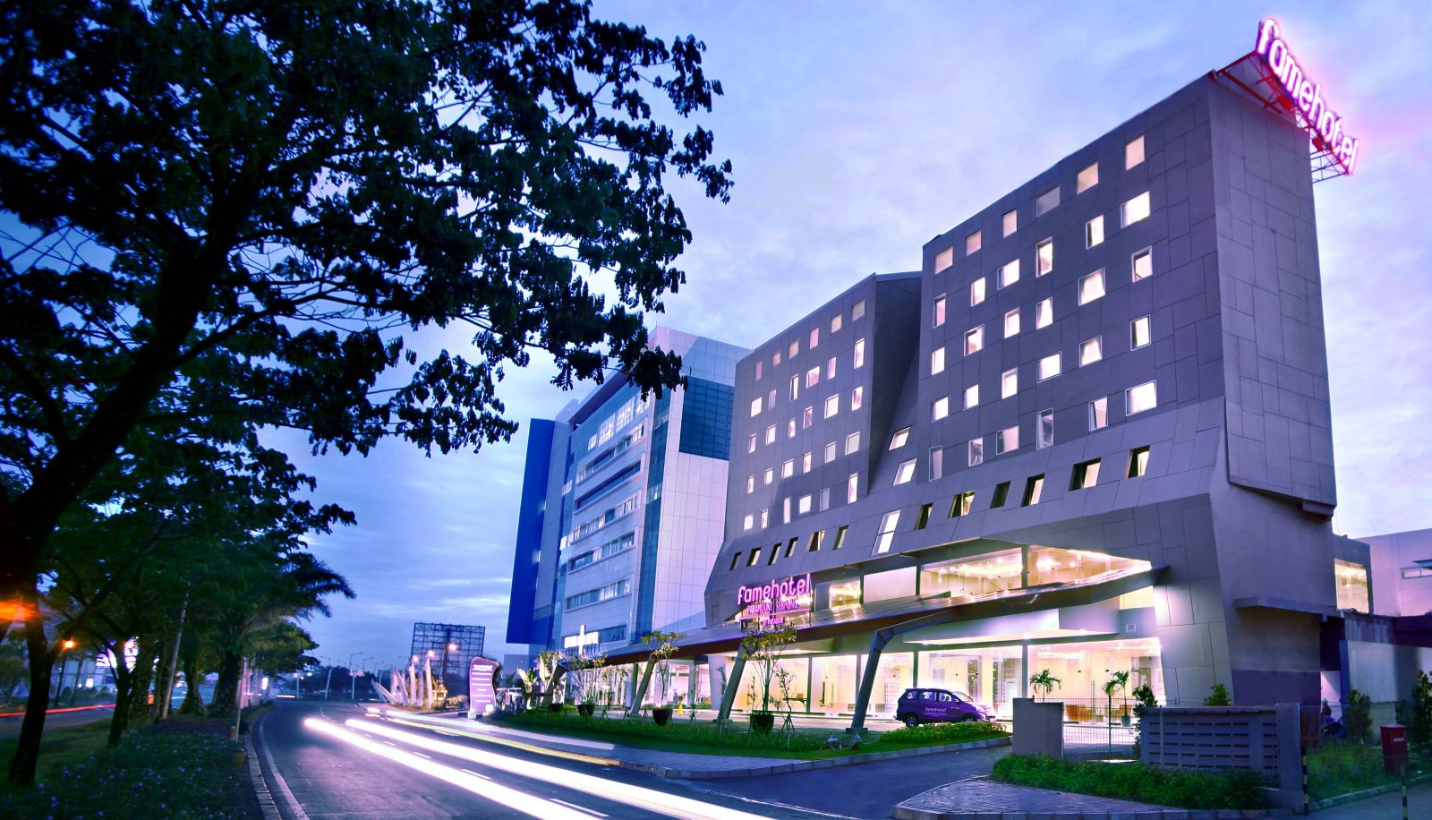 Hotel outdoor area - Famehotel Gading Serpong