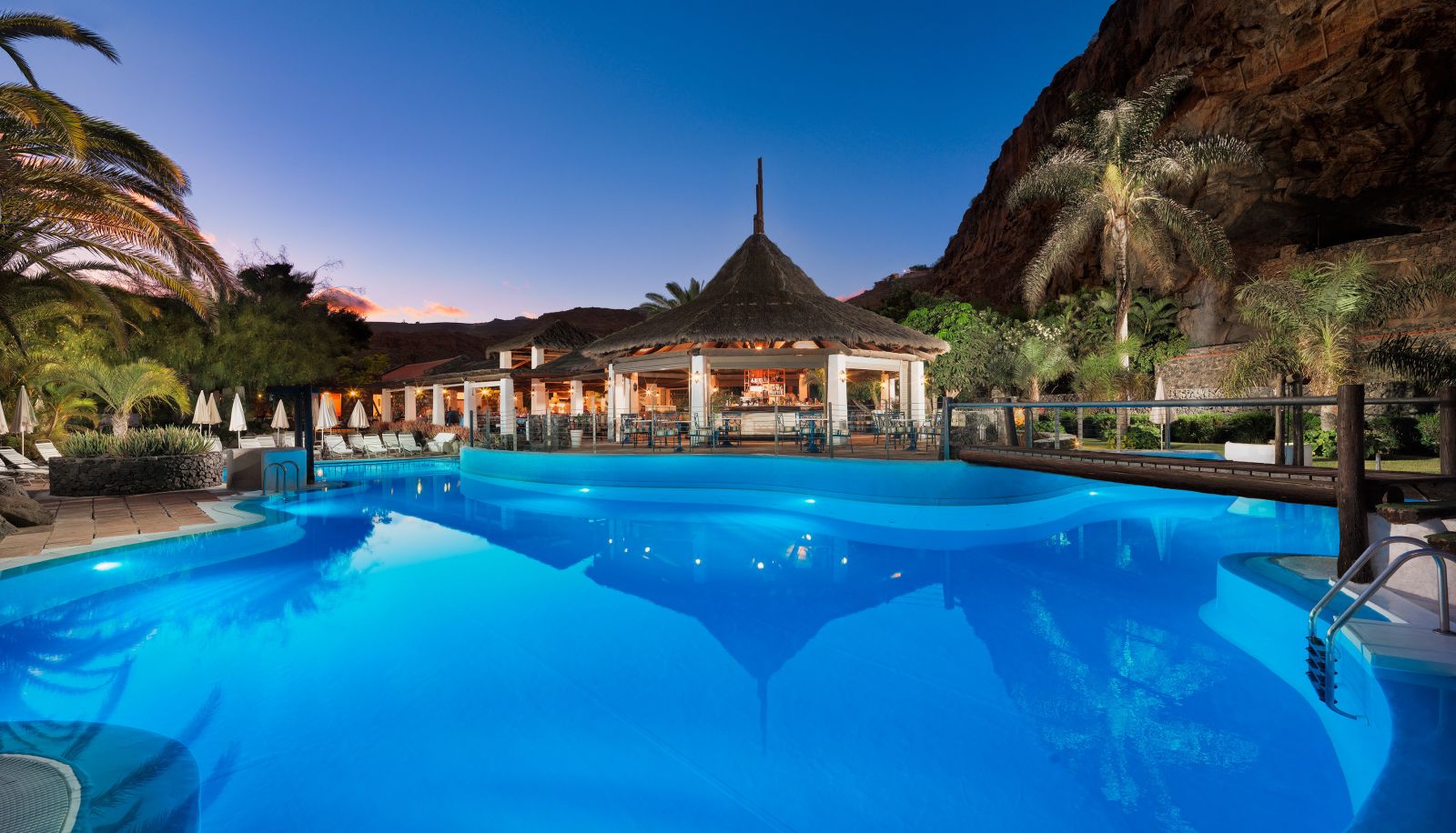 Piscina - Jardín Tecina