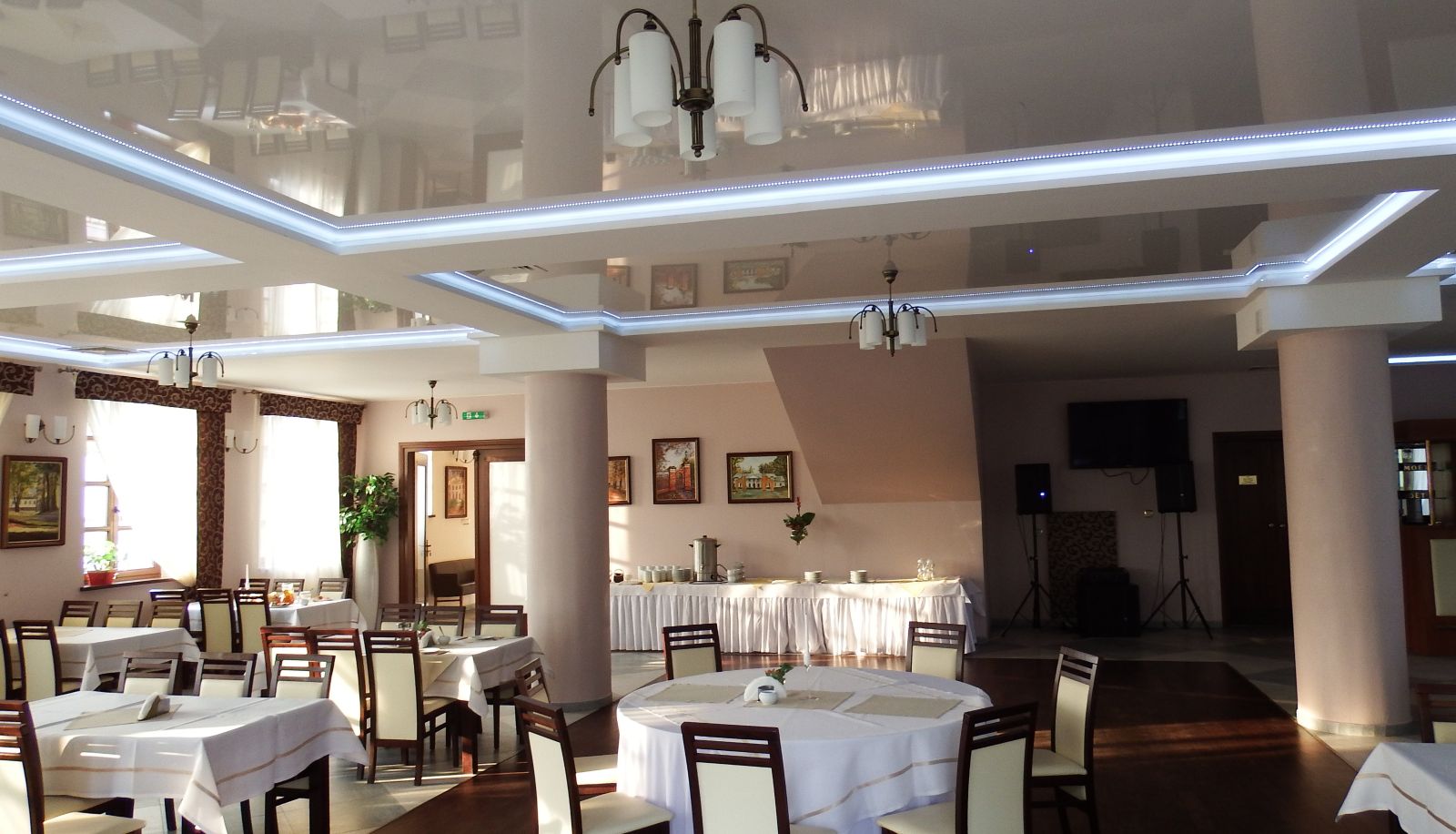 Sala de desayunos dentro del restaurante - Hotel Pałac Rytwiany