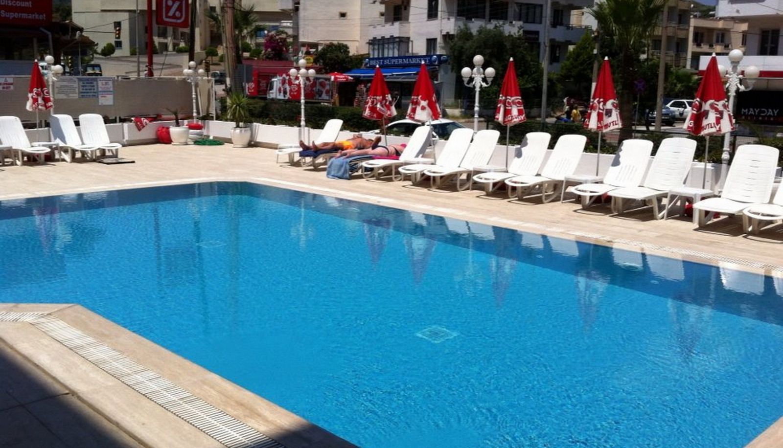 Piscina - Oasis Hotel