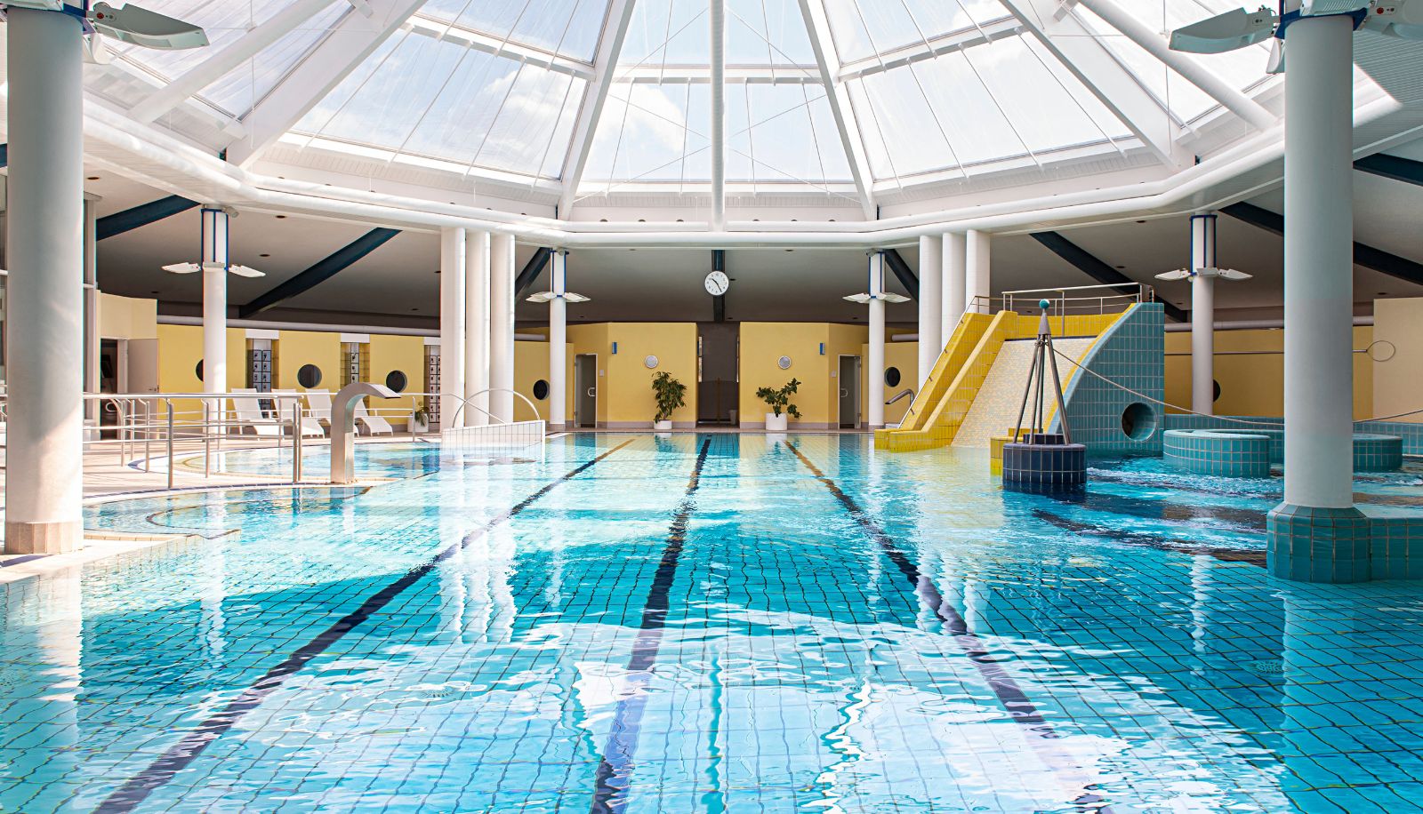 Pool - Victor's Residenz-Hotel Teistungenburg