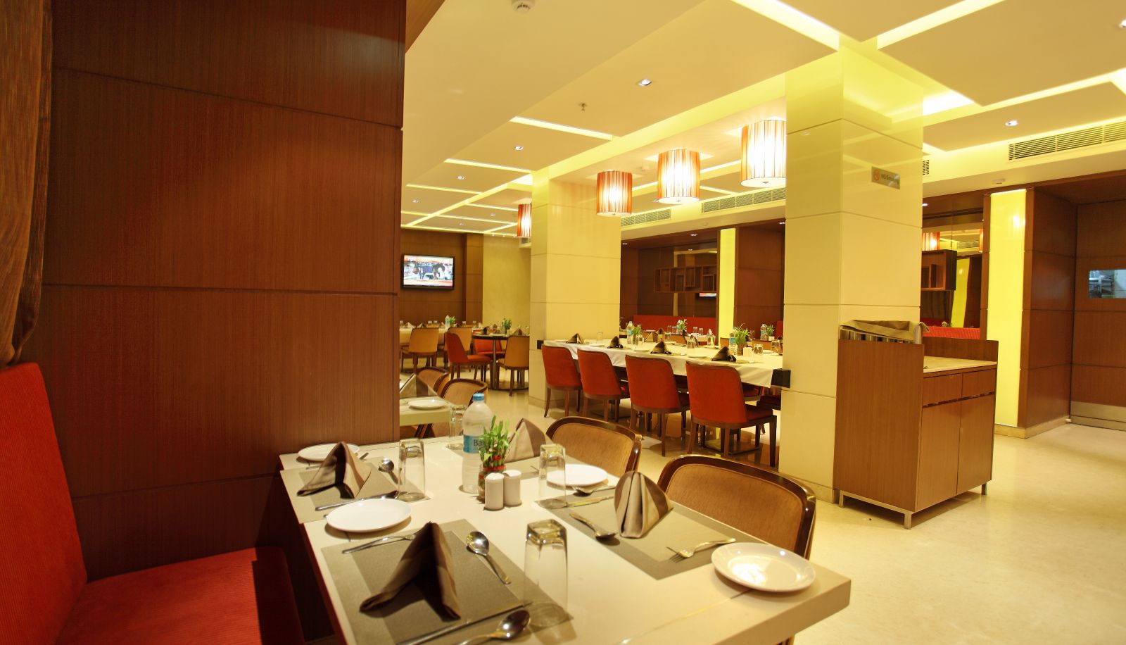 Breakfast room within the restaurant - Comfort Inn Legacy