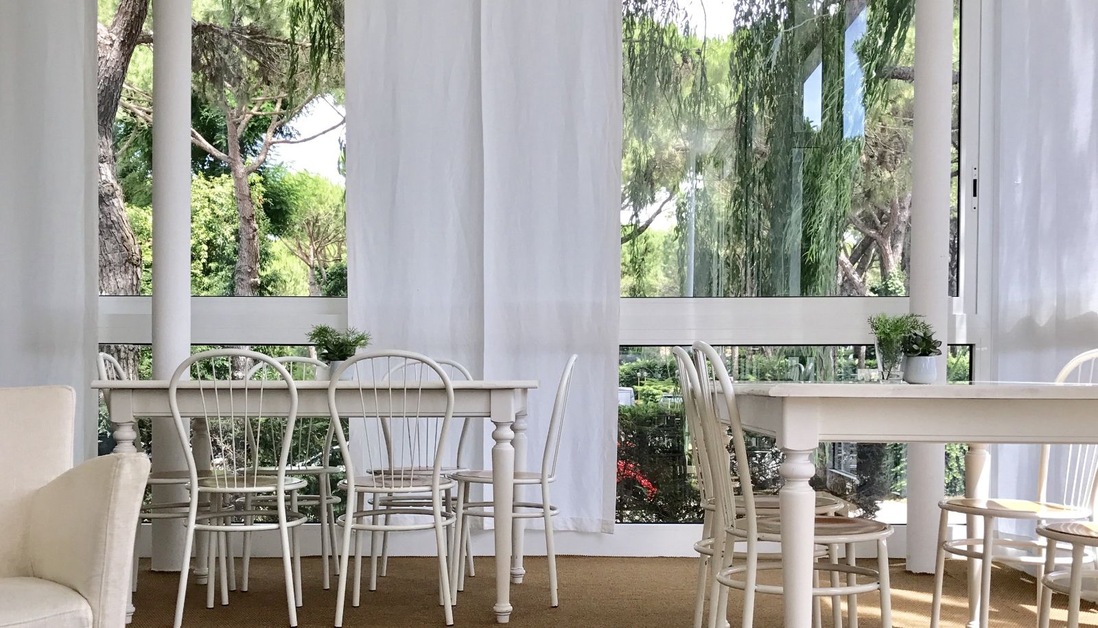 Salle de petit-déjeuner - Aparthotel Harvey
