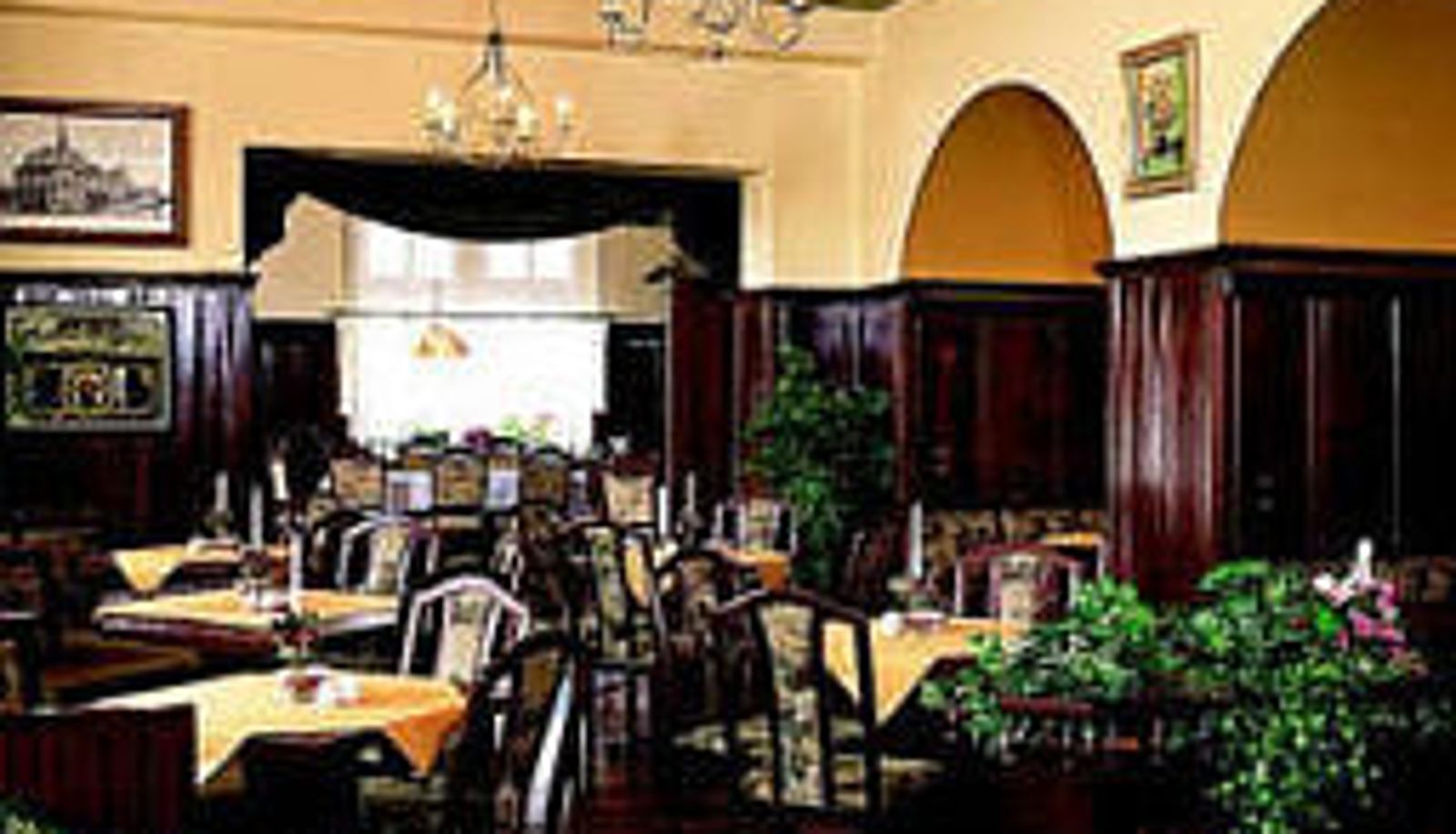 Salle de petit-déjeuner dans le restaurant - Kurhaus Klotzsche