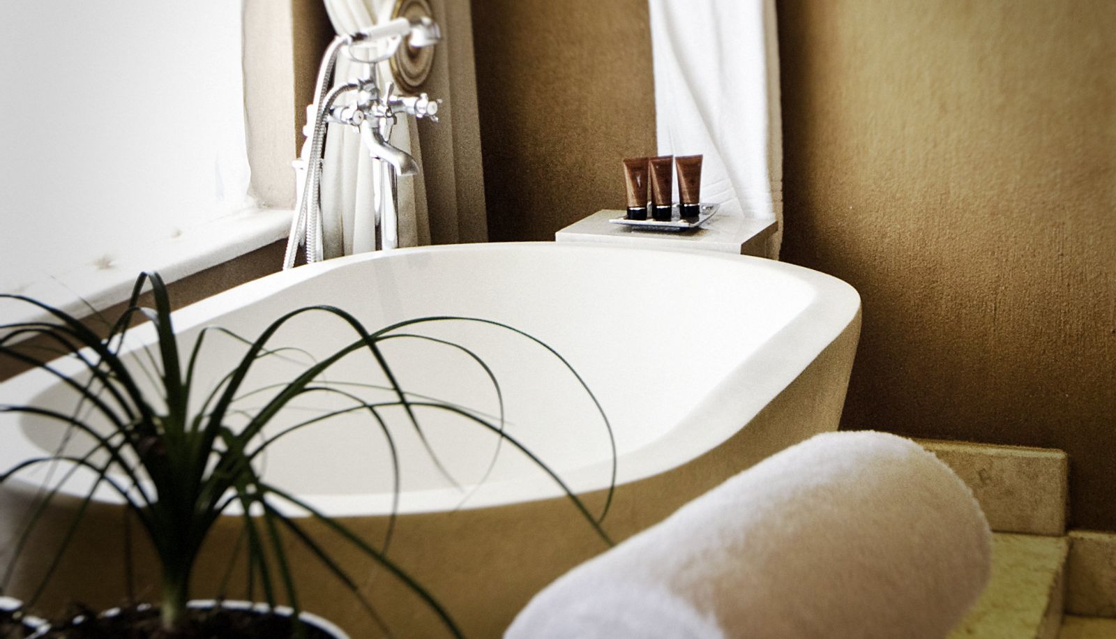 Bathroom - Royal Elephant Hotel & Conference Center