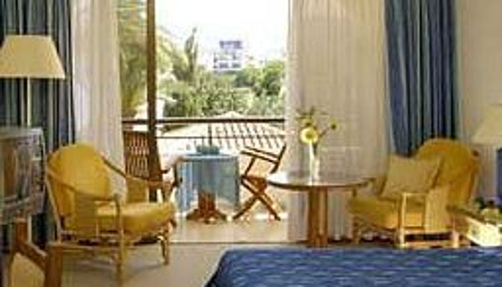 Zimmer - Coral Beach Hotel & Resort