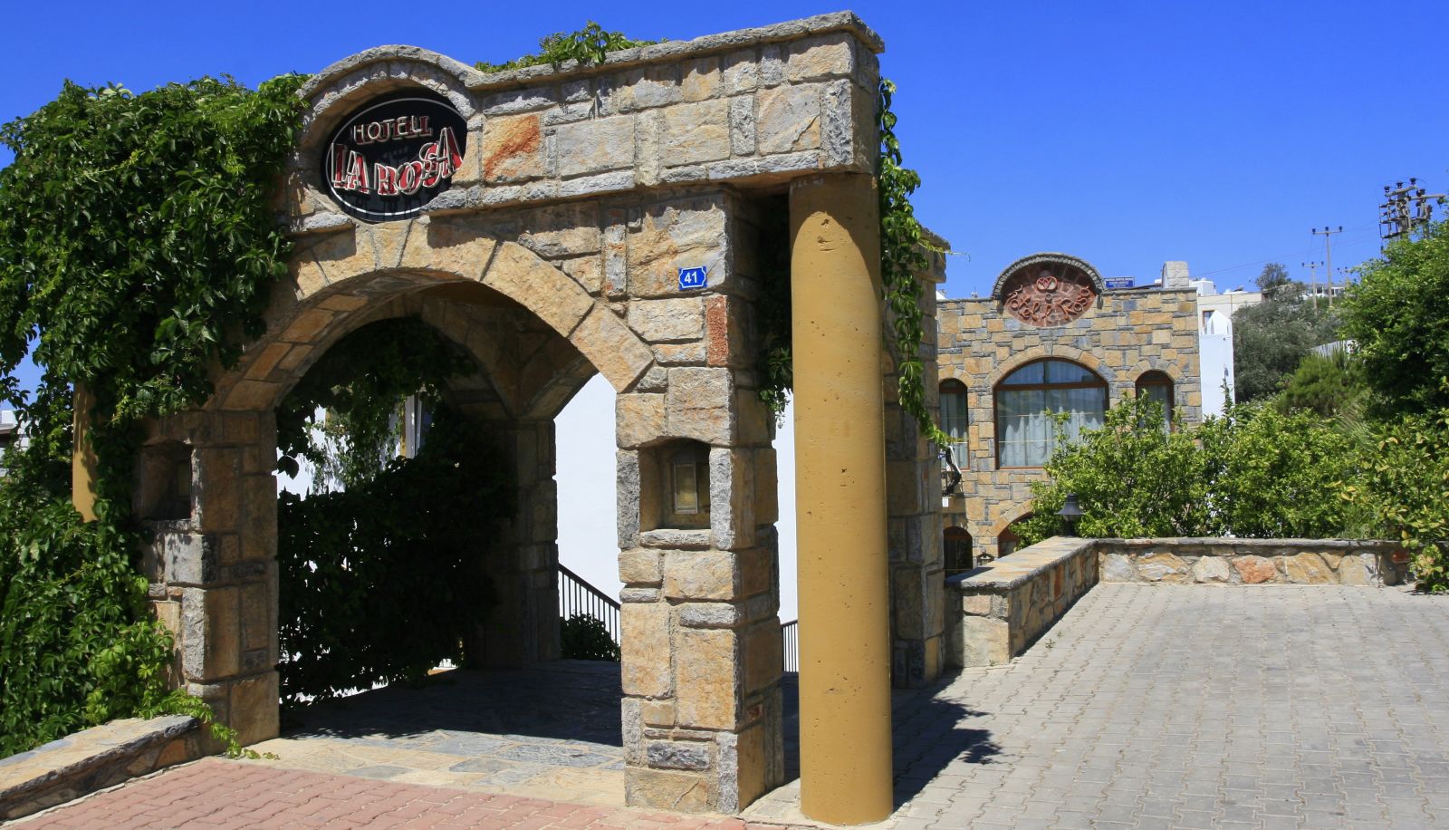 Hotel outdoor area - La Rosa Hotel