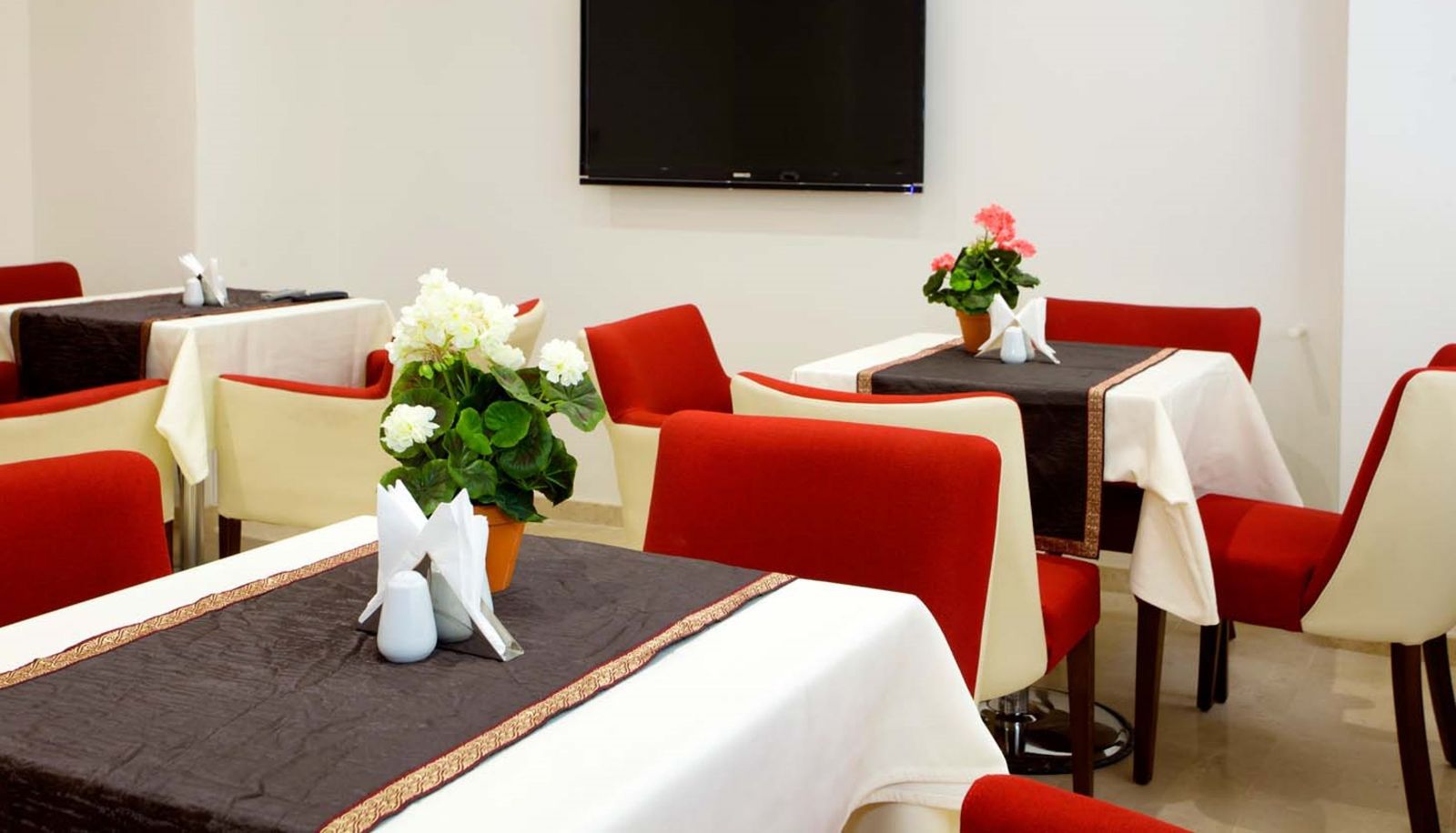 Frühstücksraum innerhalb des Restaurants - Istanbul New City Hotel